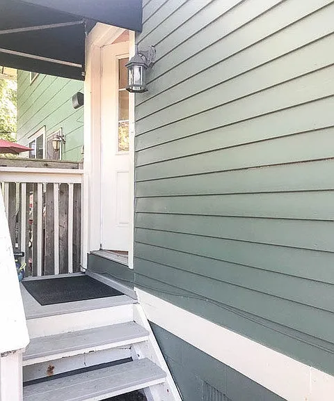 Entry to apartment