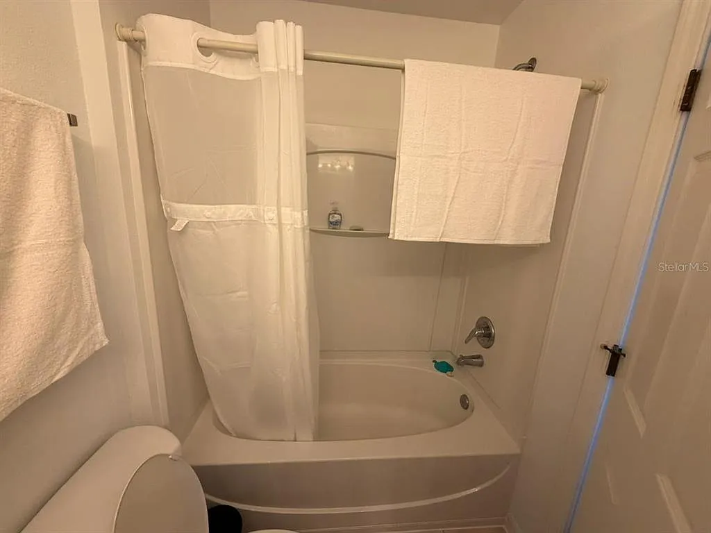 4 bed, 3.0 bath, 1873 sqft, $2,200 — Photo 3