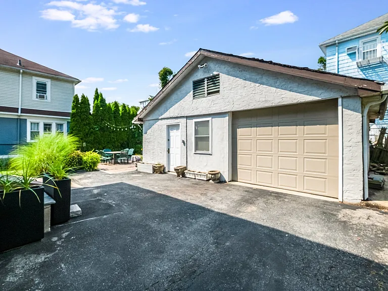57 Circuit Ave — Photo 24