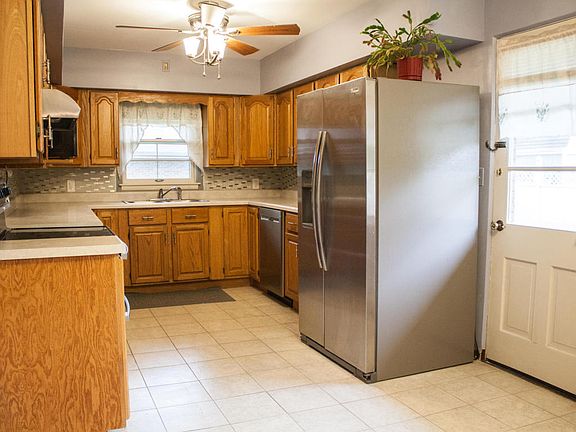 3rd image of 2806 Thayer Dr