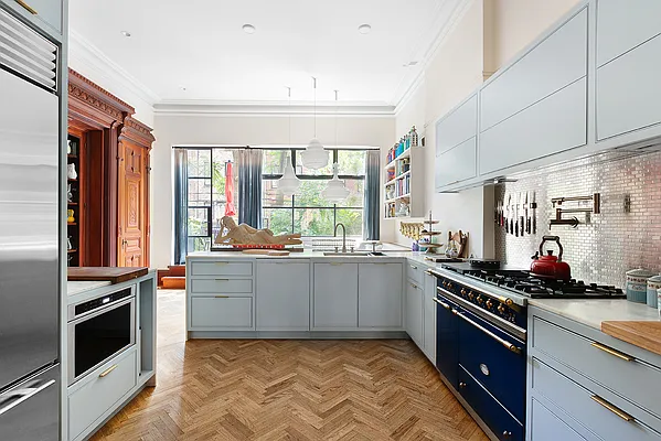 Sold by Compass | media 5