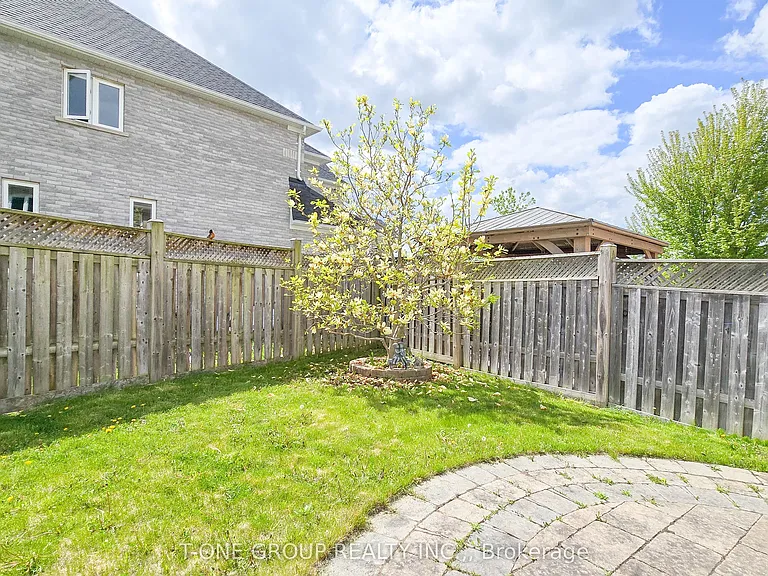 106 Castleglen Blvd — Photo 34