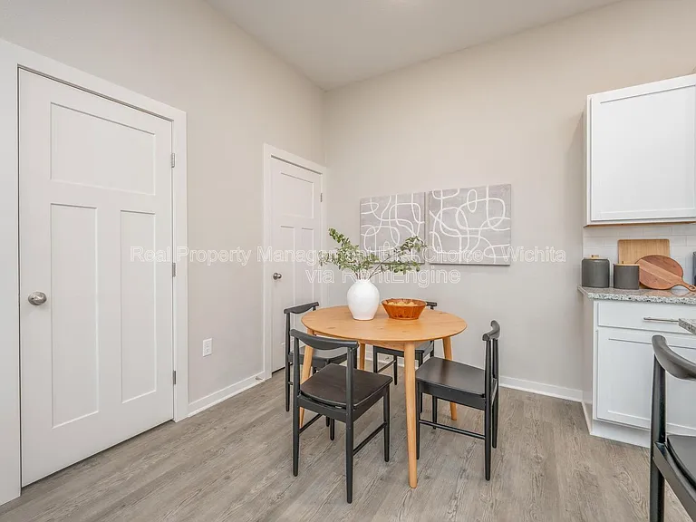 3426 W Angel St — Photo 8