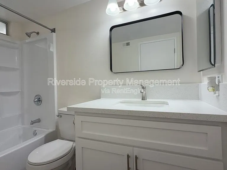 11883 Bayless St — Photo 32