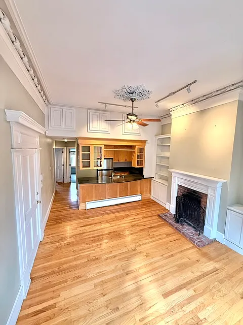 2 bed, 700 sqft, $3,700 — Photo 2