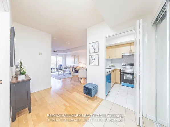 2351 Kennedy Rd #319, Toronto, ON M1T 3G9
