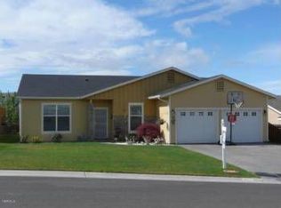 8002 Hope Ln, Yakima, WA 98903