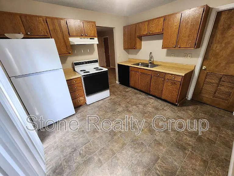 2478 E Clayton Dr — Photo 3