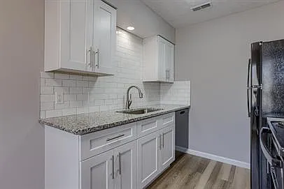 8005 S 48th Ave #7 — Photo 5