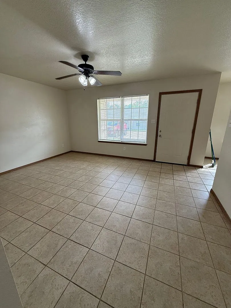 1325 Brazil Ave — Photo 2