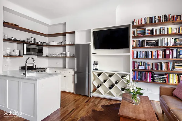 Sold by Sotheby's International Realty | media 7