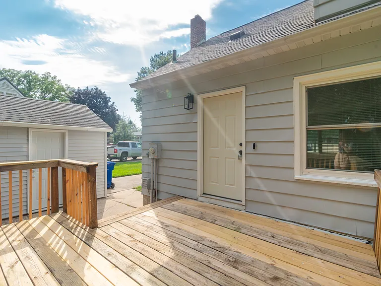105 Sunset St — Photo 17