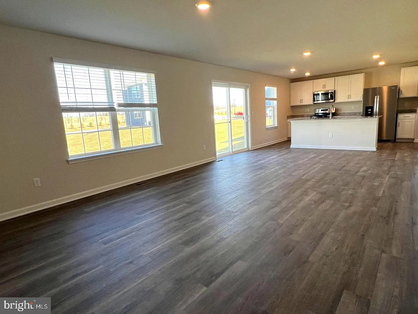5 bed, 2.5 bath, 2215 sqft, $2,600 — Photo 2