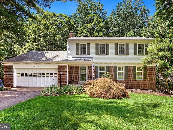 3rd image of 15992 Cove Ln