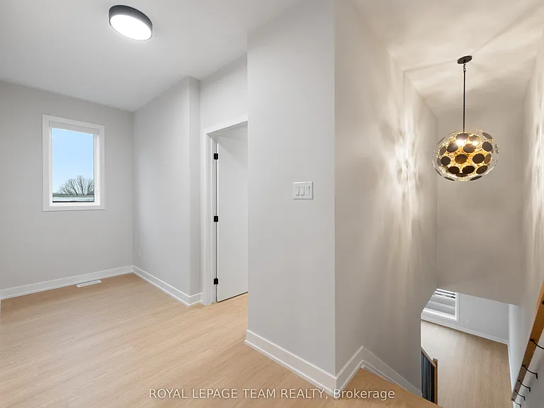 49 Grosvenor Ave #3 — Photo 25