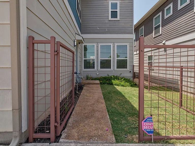 2813 Stock Dr — Photo 16