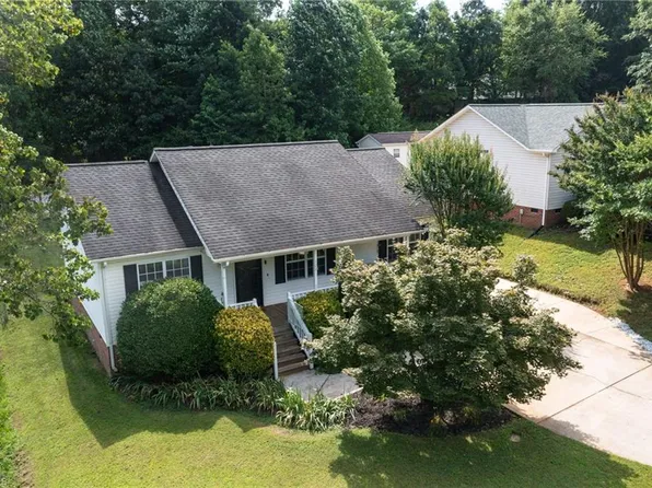 12 Cedar Branch Dr, Thomasville, NC 27360