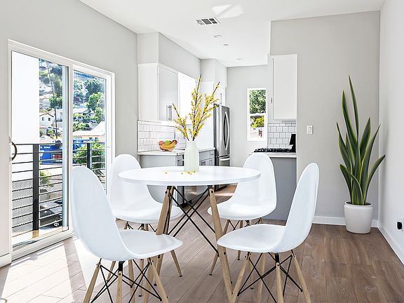4th image of 4506 Esmeralda St #2