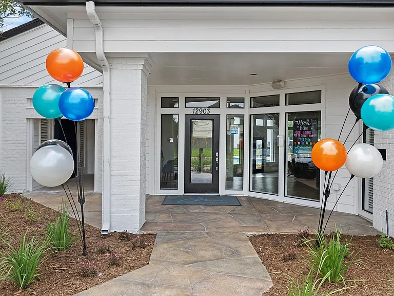 Leasing Center