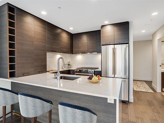 3rd image of 1187 Sunset Dr #1010