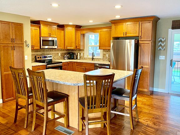 Spacious kitchen and island