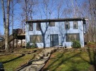 208 Black Cherry Ln, East Stroudsburg, PA 18301