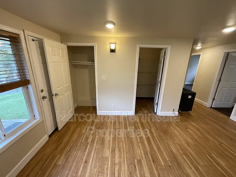 1742 Anderson St — Photo 4