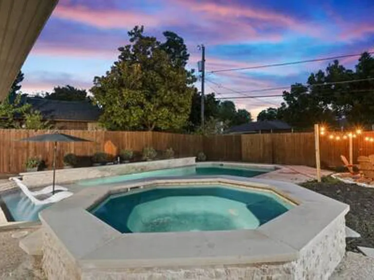 Darvany Dr — Photo 38