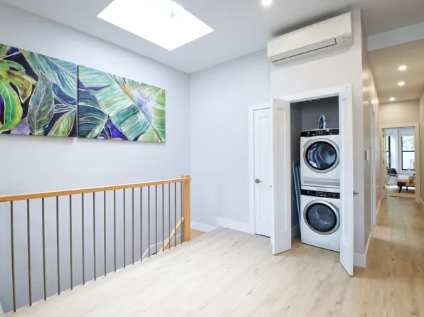 1444 Lincoln Place image 9 of 19