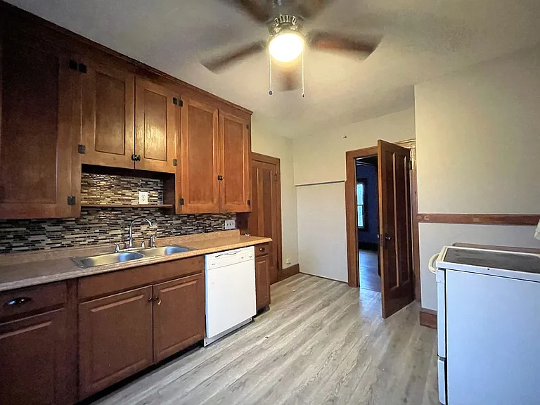 5273 Pearl Rd — Photo 8