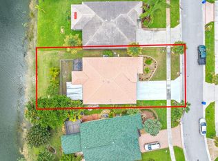 117 Derby Ln, Royal Palm Beach, FL 33411