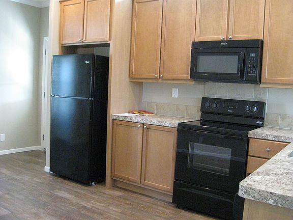 4th image of 156 Oleander St