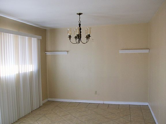 3rd image of 421 Francisco Ave