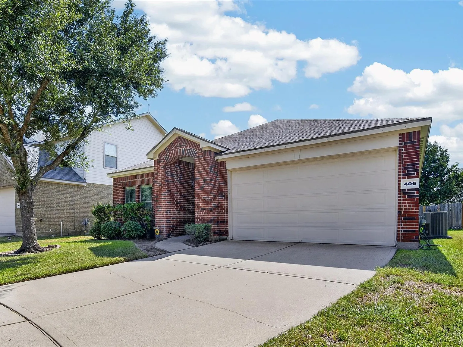 3 bed, 2.0 bath, 2066 sqft, $2,200 — Photo 3