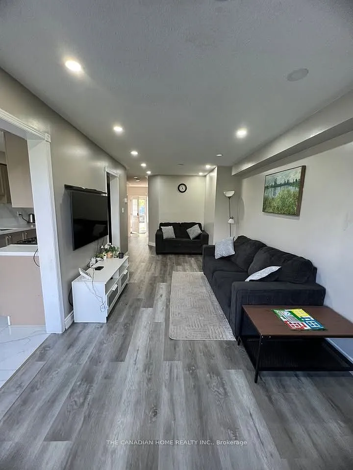 4 bed, $2,900 — Photo 1