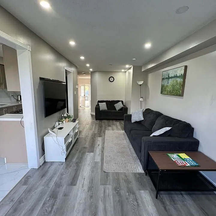 50 Monaco Ct W