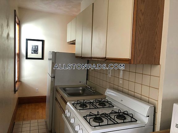 5th image of 36 Linden St APT 21