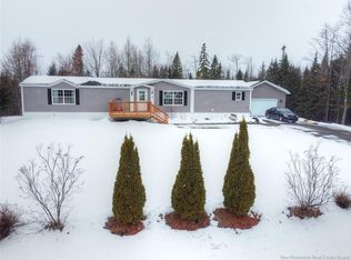 16 Carolyn St, Lincoln, NB E3B 0W4