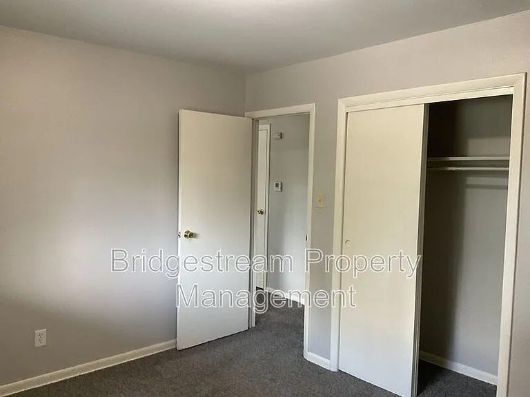 7837 N Main St #9 — Photo 9