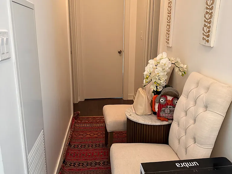 20 Bruyeres Mews #Townhouse 03 — Photo 7