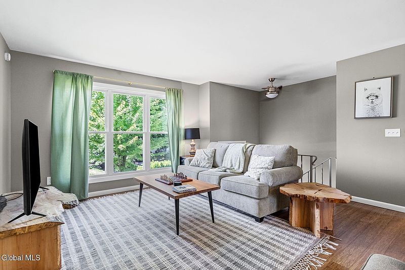 3rd image of 25 Edgecomb Street