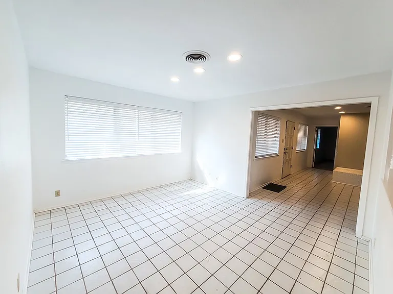 2900 Goddard Pl — Photo 4