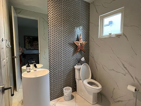 living room 1/2 bathroom