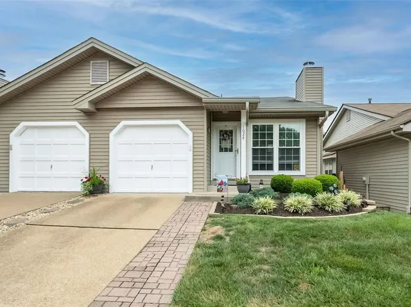 1024 Treetop Village Dr, Ballwin, MO 63021