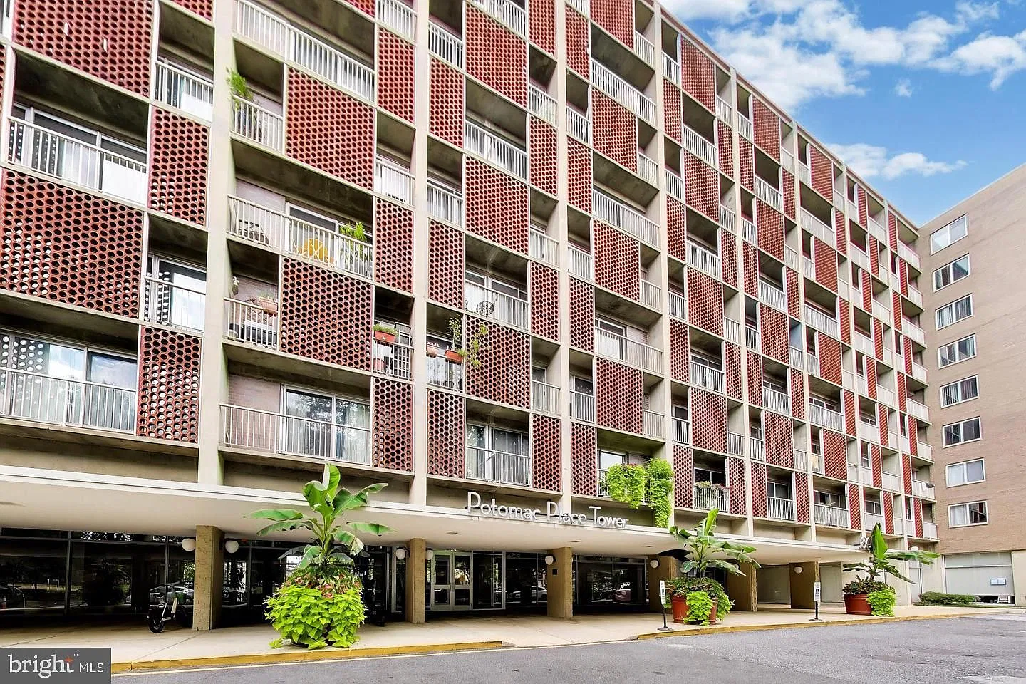 Potomac Place Tower — Photo 1