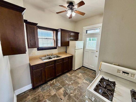 3rd image of 522 E Chestnut St #1