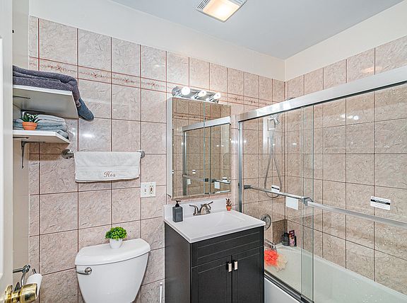 4th image of 1103 Holiday Ln Unit 6