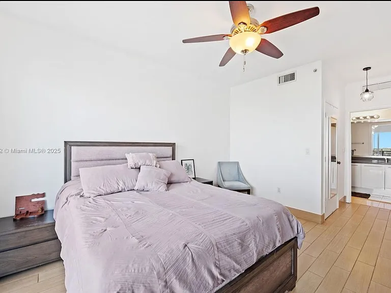90 SW 3rd St #2406 — Photo 15