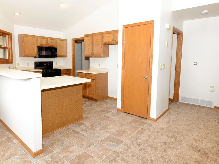 2723 Winsor Dr #2723 — Photo 4