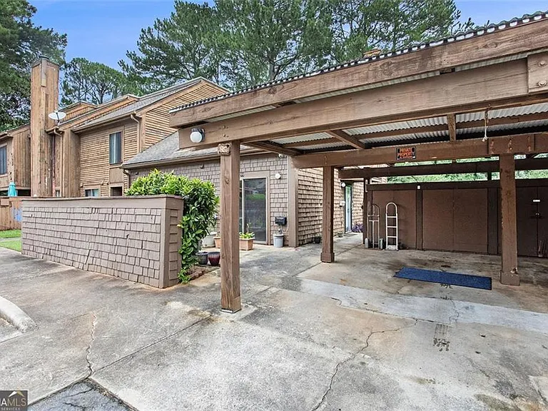 90 Willowick Dr — Photo 1